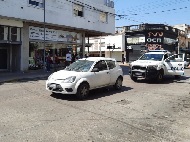 Una mujer result gravemente herida tras impactar con un auto